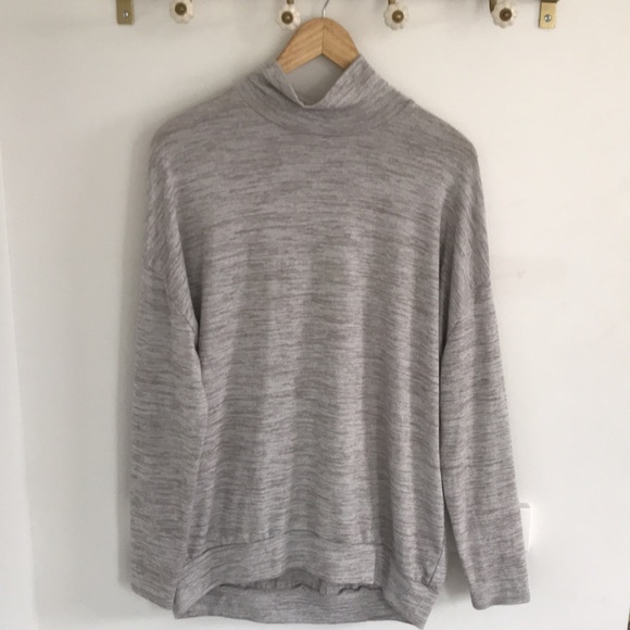 Aritzia Wilfred Free soft and slouchy sweater - Picture 4 of 6